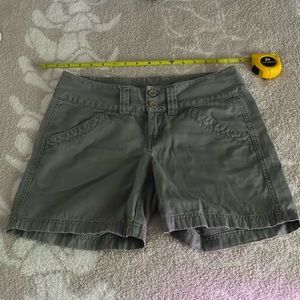 EUC The North Face women’s shorts
